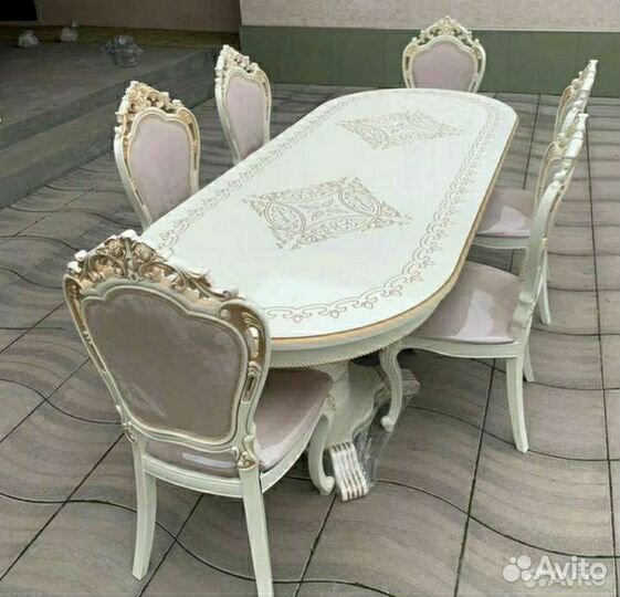 Стол и стулья