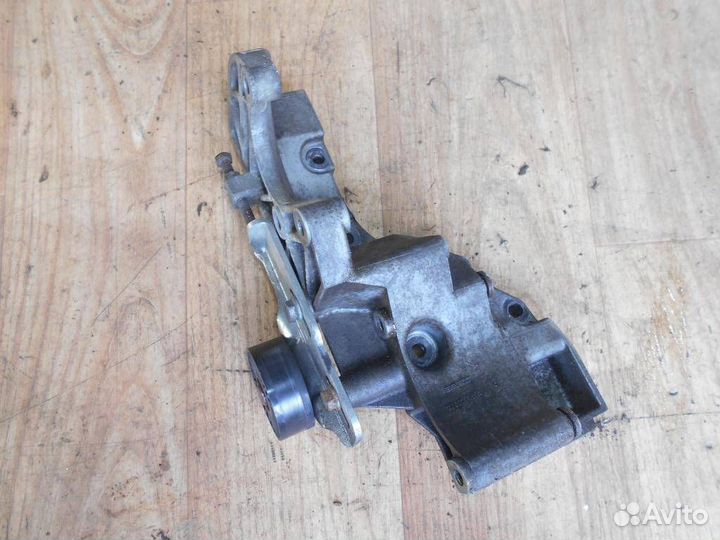 Кронштейн компрессора кондиционера Renault Megane