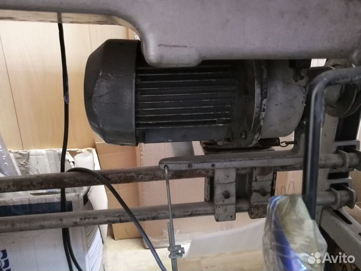 Шагающая швейная машинка