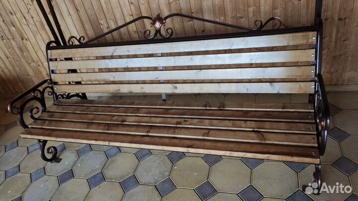 Скамейка с козырьком