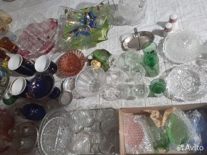 Тарелки фужеры графины стаканы чашки розетки