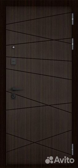 Дверь в квартиру с зеркалом