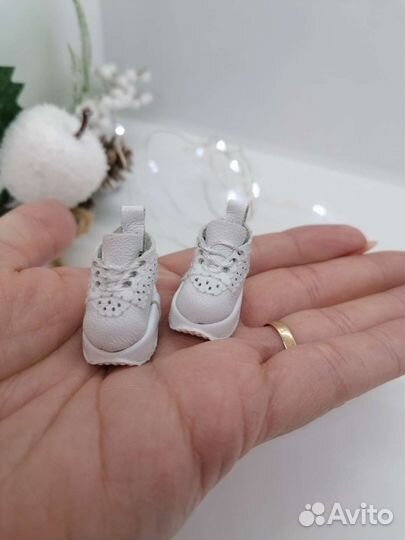 Кроссовки, сапоги и куртка для Блайз