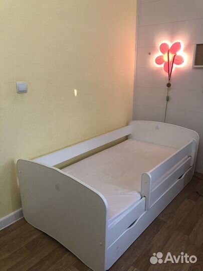 Кровать детская с бортом и выдвижным ящиком