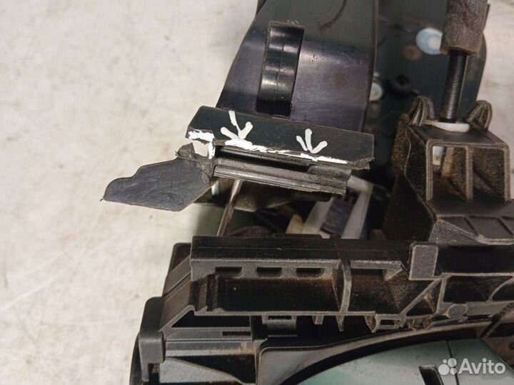 Замок и ручка двери пер, левая mercedes CLA 177