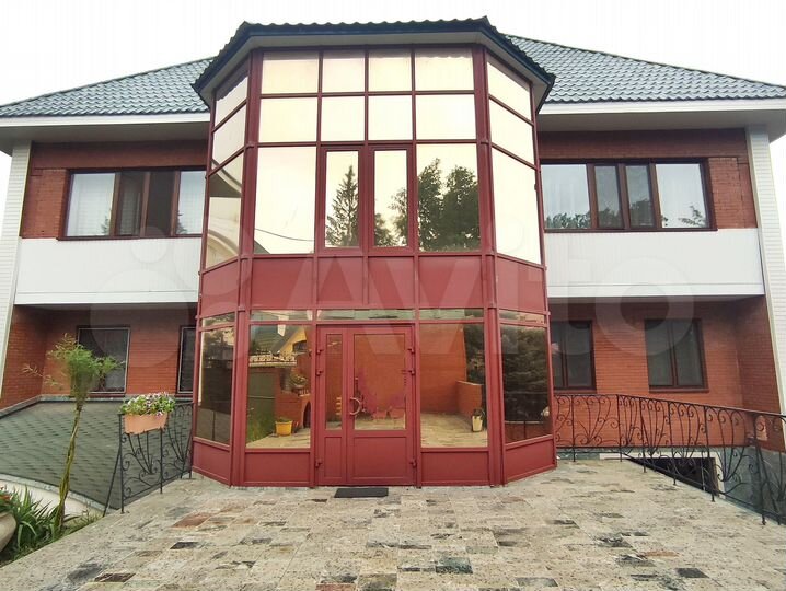 Дом 490 м² на участке 12 сот.