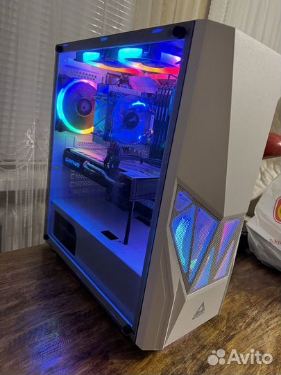 Игровой компьютер с монитором и клавиатурой новый