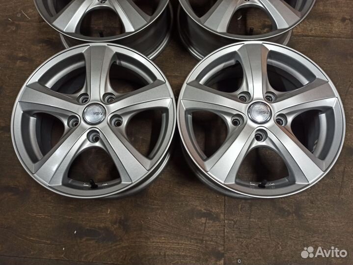 Диски 15 5х114,3 ET53 темные из Японии