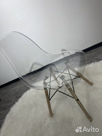 Стул eames прозрачный