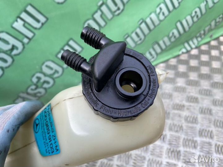 Бачок гур Mercedes-Benz S124 M102.982 1989