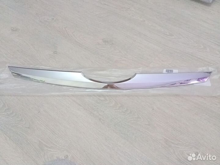 Молдинг решетки радиатора Largus хром LADA