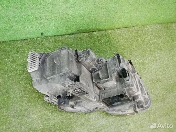 Фара левая Volkswagen Tiguan