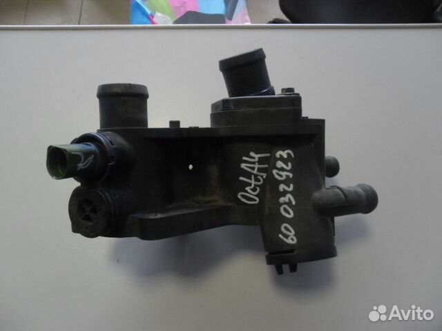 Корпус темостата VW (032121111N) Б/У