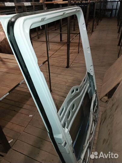 Дверь левая sitrak C7H окрашенная белая с петлями