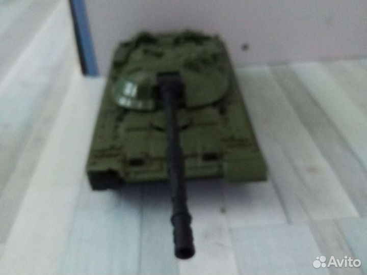 Игрушечный танк