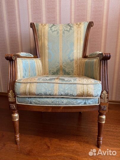 Настольная лампа и Набор мебели из Италии