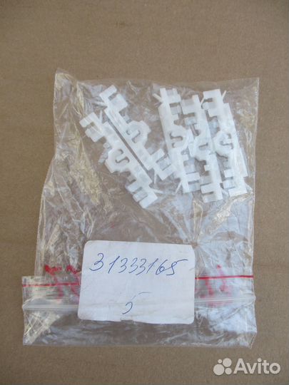 Клипса бокового молдинга лоб стекла Volvo XC60