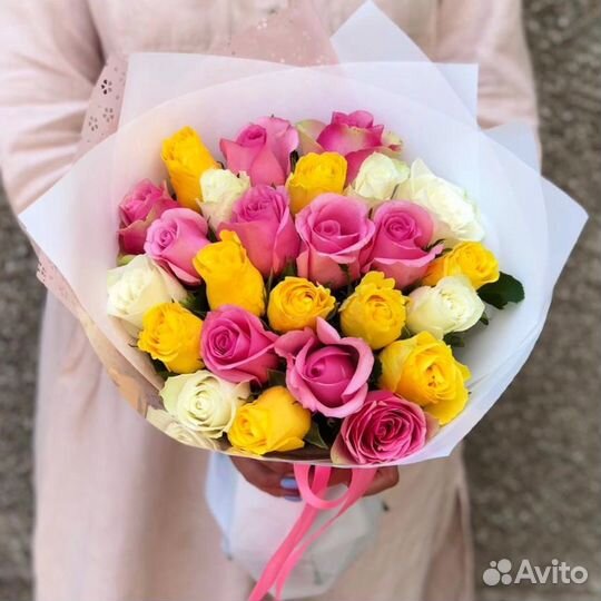 Букет из 25 роз микс в красивой упаковке