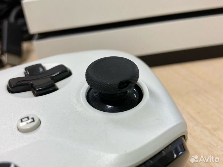 Игровая приставка Microsoft Xbox One S 1tb