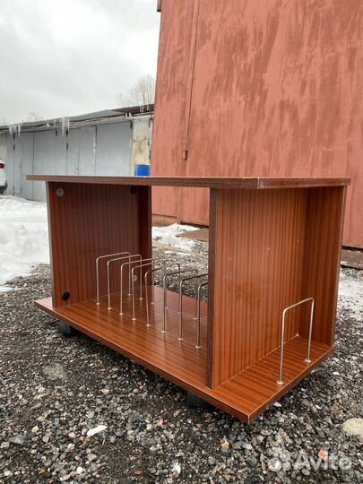 Столик для пластинок