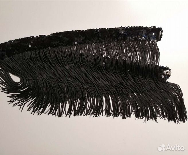 Пояс из перьев страуса с пайетками и бахромой