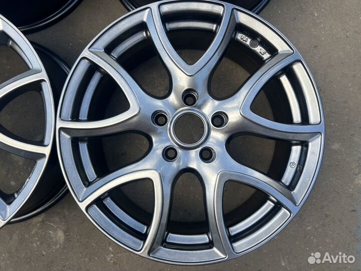 Комплект литых дисков R17 5x114.3 Dia 67.1