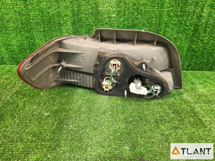 Фонарь задний правый toyota carina