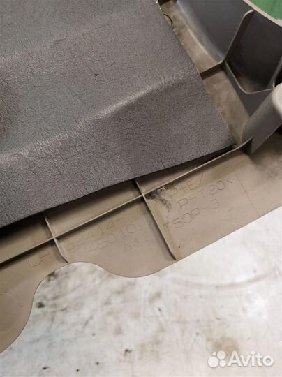 Обшивка стойки Тойота Хайлендер