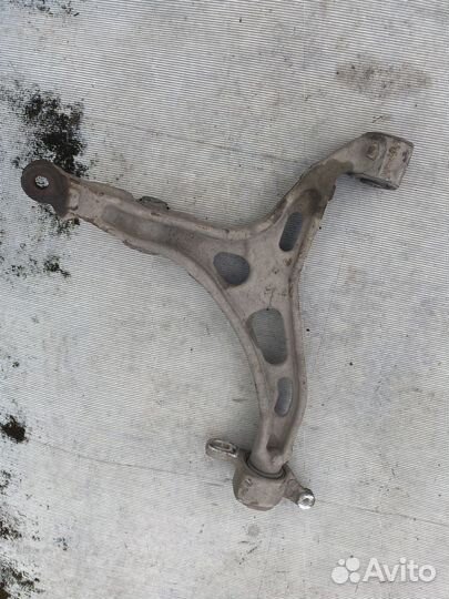 Передний левый рычаг на Jeep Wk2