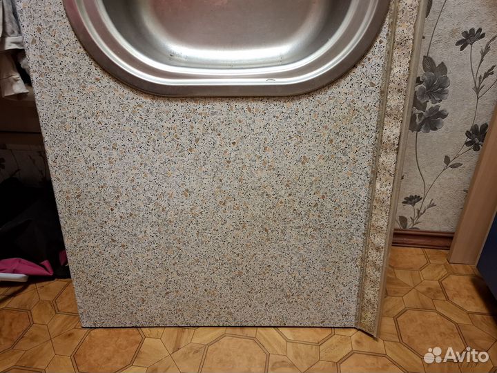 Раковина с куском столешника