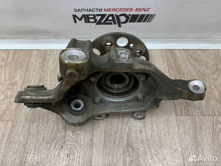 Кулак задний правый Mercedes W205