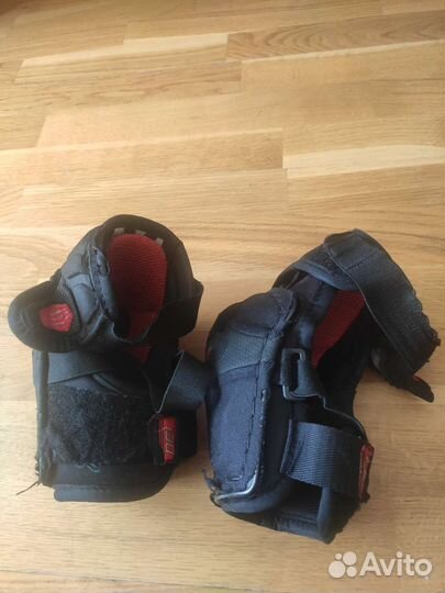 Налокотники хоккейные ccm jr M