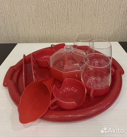 Набор пластиковой посуды поднос стаканы стекло
