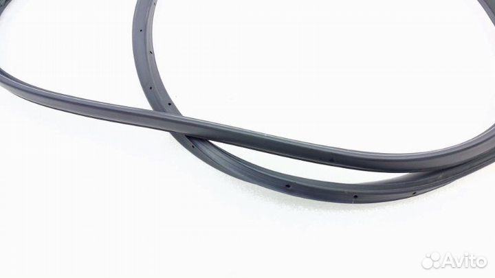 Уплотнитель двери передний правый Hyundai Sonata