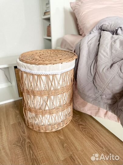 Плетёная корзина для белья
