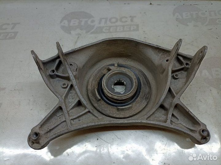 Кронштейн амортизатора передний правый Audi A4 B8