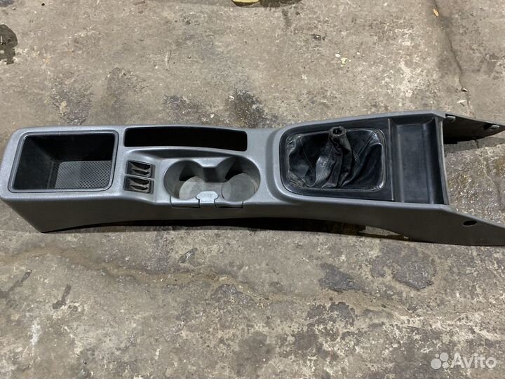 Консоль (между сидений) б/у киа Спектра Kia