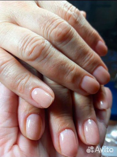 Модель для маникюра.Услуги маникюра