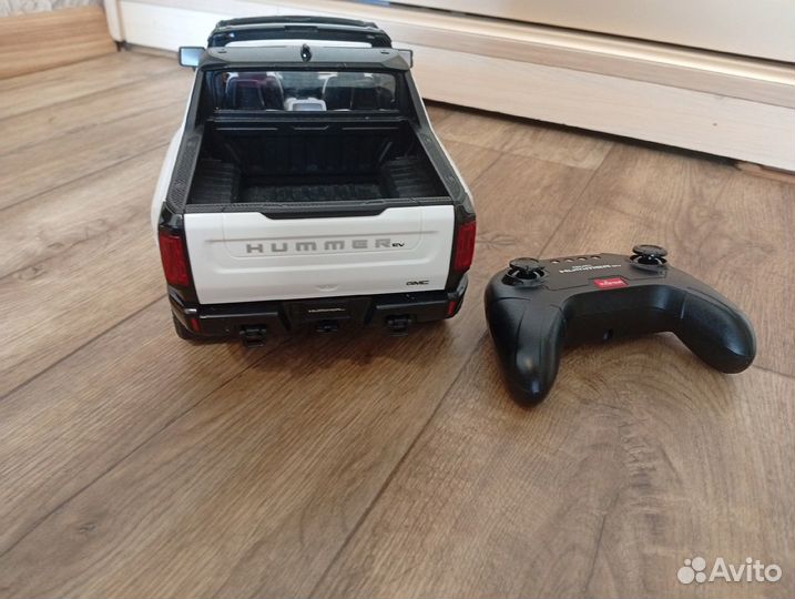 Машинка на радиоуправлении внедорожник