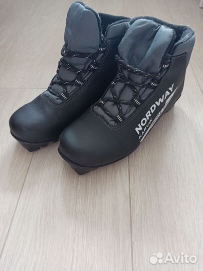 Лыжные ботинки