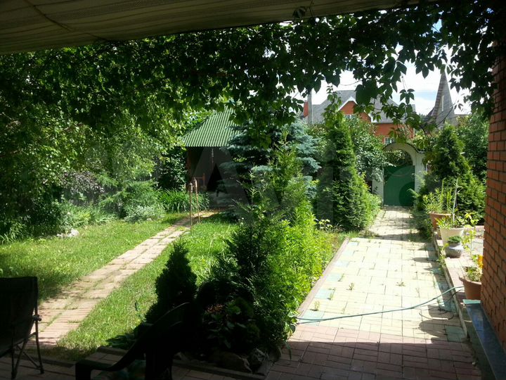 Коттедж 560 м² на участке 11 сот.