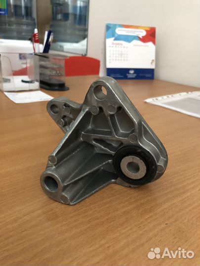 Кронштейн опоры кпп Ford 1 306 901