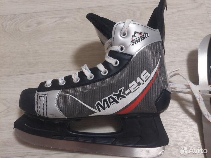 Коньки хоккейные