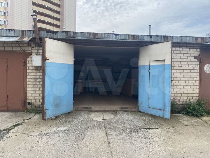 Гараж, > 30 м²