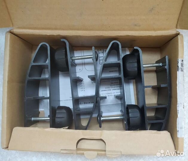 Фиксаторы груза для поперечин багажника