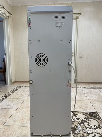 Кулер для воды напольный