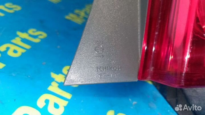 Стоп-сигнал правый Toyota Wish ZNE10 2-Я модель