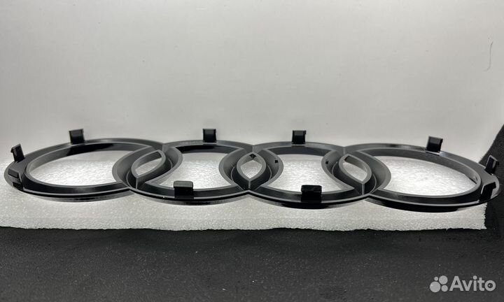 Шильдик Audi E-tron черный