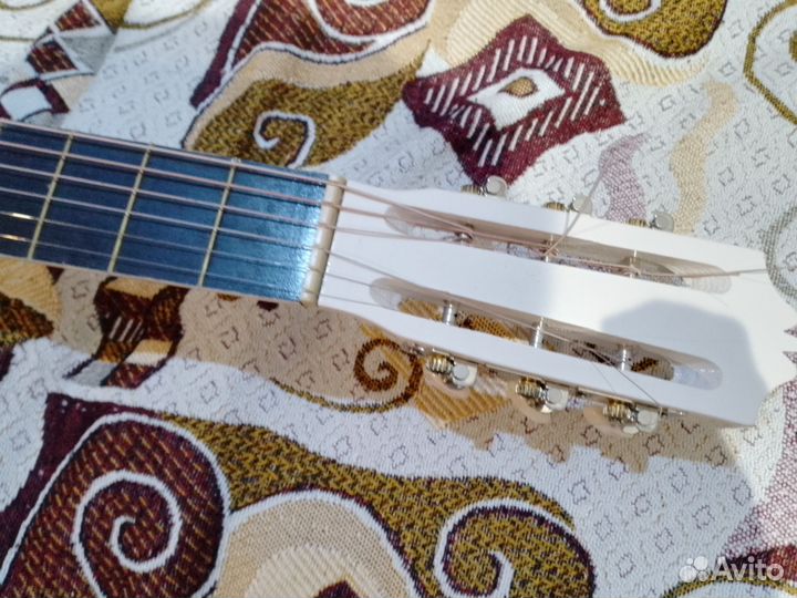 Акустическая гитара