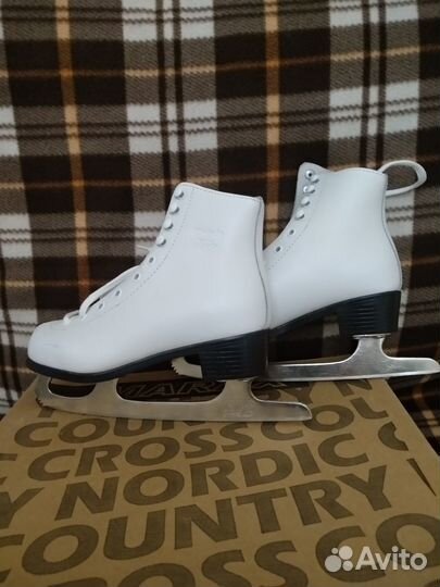 Коньки фигурные для девочки новые р34